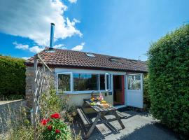 The Story House - Mendips Countryside Cottage near Axbridge, מלון בAxbridge