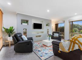 Woodgrove Penthouse - 36 min drive to MEL airport, hotel di Melton