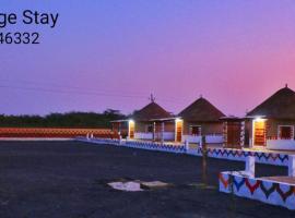 Banni Village Stay, hotel in Bherandiāla