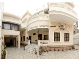 Shree Ganesha Palace Near Kashi Vishwanath Temple