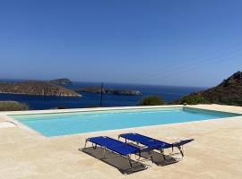 Serifos Stone Villa B, hotel with pools in R&aacute;mos