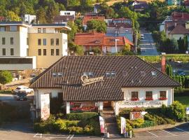 Penzion a Restaurace U Johana – tani hotel w mieście Příluky