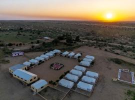 Rajwada Desert Camp, намет-люкс у місті Джайсалмер