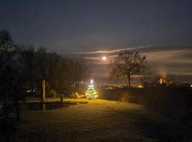 Paradies 2 Castellberg-Jakobsweg, hotel a Kastelhof