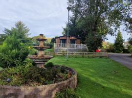 Maple 2 Bedroom Luxury Lodge in Mid Wales, vacation home in Welshpool