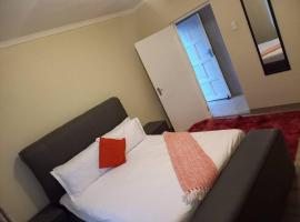 Comfy hidden home in Mthatha, hotel sa Mthatha