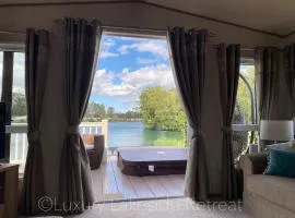 Lakeside Retreat With Hot Tub & Fishing Peg at Tattershall Lakes Country Park