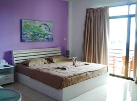 Da Puccio Rawai Guesthouse, hotel en Rawai Beach