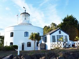 The West Usk Lighthouse Lightkeepers Lodge, hotel in Newport