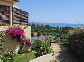 Casa Peppina - Chez Tonio et Sylvie, hotell i Sari Solenzara