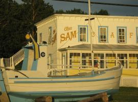 Auberge du Café chez Sam, hotel em Baie-Sainte-Catherine