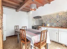 Maison de charme à Puycelsi avec jardin et barbecue