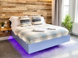 Coastline Retreats - Cloud9 Newly Renovated, Beautiful Ensuite Rooms Near Seafront in Town Centre, Netflix, SuperFast WiFi, Communal Kitchen, hotel in Bournemouth