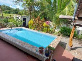 Beach House with a Pool-2mn walk to the beach, maison de vacances à Playa Guacalillo