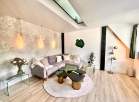 Duplex Design - in the heart of Fontainebleau's forest - Climber's dream - Few min walk from the most emblematic climbing spots of Fontainebleau - TroisPignons - Overlooking the park of a castle - Ideal Digital Nomad, business trip, hotel with parking in Noisy-sur-École