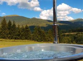 Bieszczadzka Chatka- domek góralski, hotel v destinaci Smerek