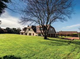 Luxury, Spacious Home with Private Driveway Beaches and Gower in close proximity, luksushotel i Parkmill