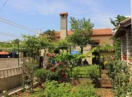Studio Cres 7984a