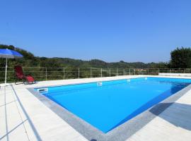Attractive holiday home in Brozolo with private pool, hotel dengan parking di Brozolo