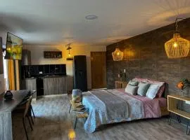 Cabañas con jacuzzi y chimenea - Casa Floral, Marinilla