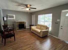 Cheerful 2 bedroom house near down town, apartment in San Antonio