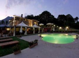 Country House, hotel with parking in Mercogliano