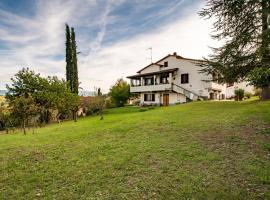 Tramonto sul Castello di Poppi, holiday home sa Poppi