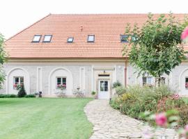 Na Kmíně, hotel em Obříství