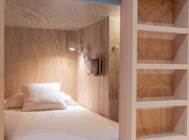 Colo Colo Hostel - Single Private Beds: San Sebastián'da bir otel