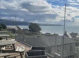 Stunning Hillside Sea View 2-Bed in Barmouth, hytte i Barmouth