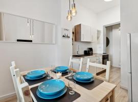 Sweet Central Tiny Apartment for 4 People, hotel near Lichtenberg Suburban Railway and Underground Station, Berlin