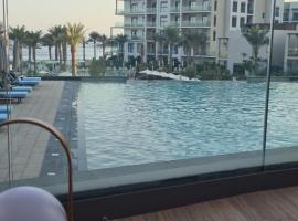 Luxury sea view Apartment In Address Hotel Fujairah, hotel sa Fujairah