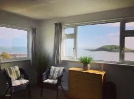 Sea Spirit - Sweeping Sea Views first floor spacious modern apartment in Looe- with FREE parking!