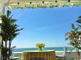 LUXURY BEACH PROPERTY- Neptune's Nest, hotel with parking in Sandgate