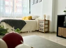 PRECIOSO ESTUDIO CON PISCINA, JUNTO A LA PLAYA