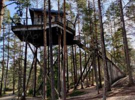 Tretopphytter På Grensen - Elghytta med robåt og gjeddefiske, hotel in Halden