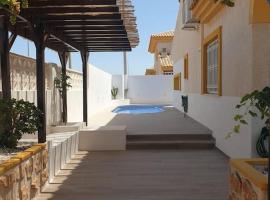 Dúplex mediterráneo con piscina y cenador, hotell sihtkohas Playa Honda
