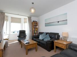 Pass the Keys Spectacular Sea View Apartment with free Parking, hotell i Trearddur