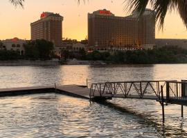 Relaxing River Family Retreat, allotjament a la platja a Bullhead City