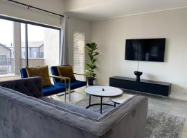 Penthouse in Waterfall with backup power, hotel near World of Golf, Midrand