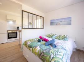Bord de mer, charmant studio entièrement équipé, apartment in Bormes-les-Mimosas