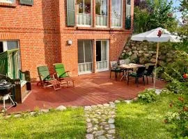 Ein-Steinwurf-zum-Ostseestrand-Ferienwohnung-Martha-mit-Terrasse
