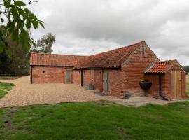Lovely 1-bed studio & bathroom in converted barn near Newark Show-Ground, hotel in Stapleford
