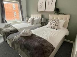 Hamble Lounge - Accomodation for Aylesbury Contractors & Industrial estate - Free Parking & WIFI Sleeps up to 6 people, apartamento em Buckinghamshire