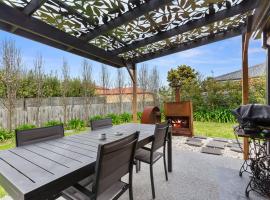 The Summer House ~ 2 blocks to Beach