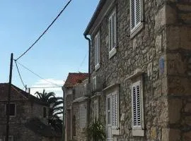 Apartments by the sea Milna, Brac - 20101