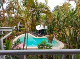 Luxury Top Floor Sunset Villa, hotel near Noosa Springs, Noosaville