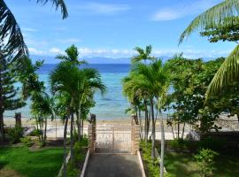 Private beachfront house with ocean view and direct reef access, hotel in Moalboal