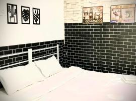 Triang homestay 2, hotel en Kampong Kerayong