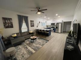 City Serenity-2BR Home away from Home. 6 Min from ATL Airport, hotel in Atlanta